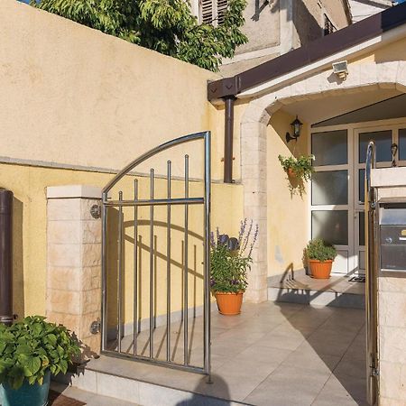Three-Bedroom Holiday Home in Šibenik Buitenkant foto