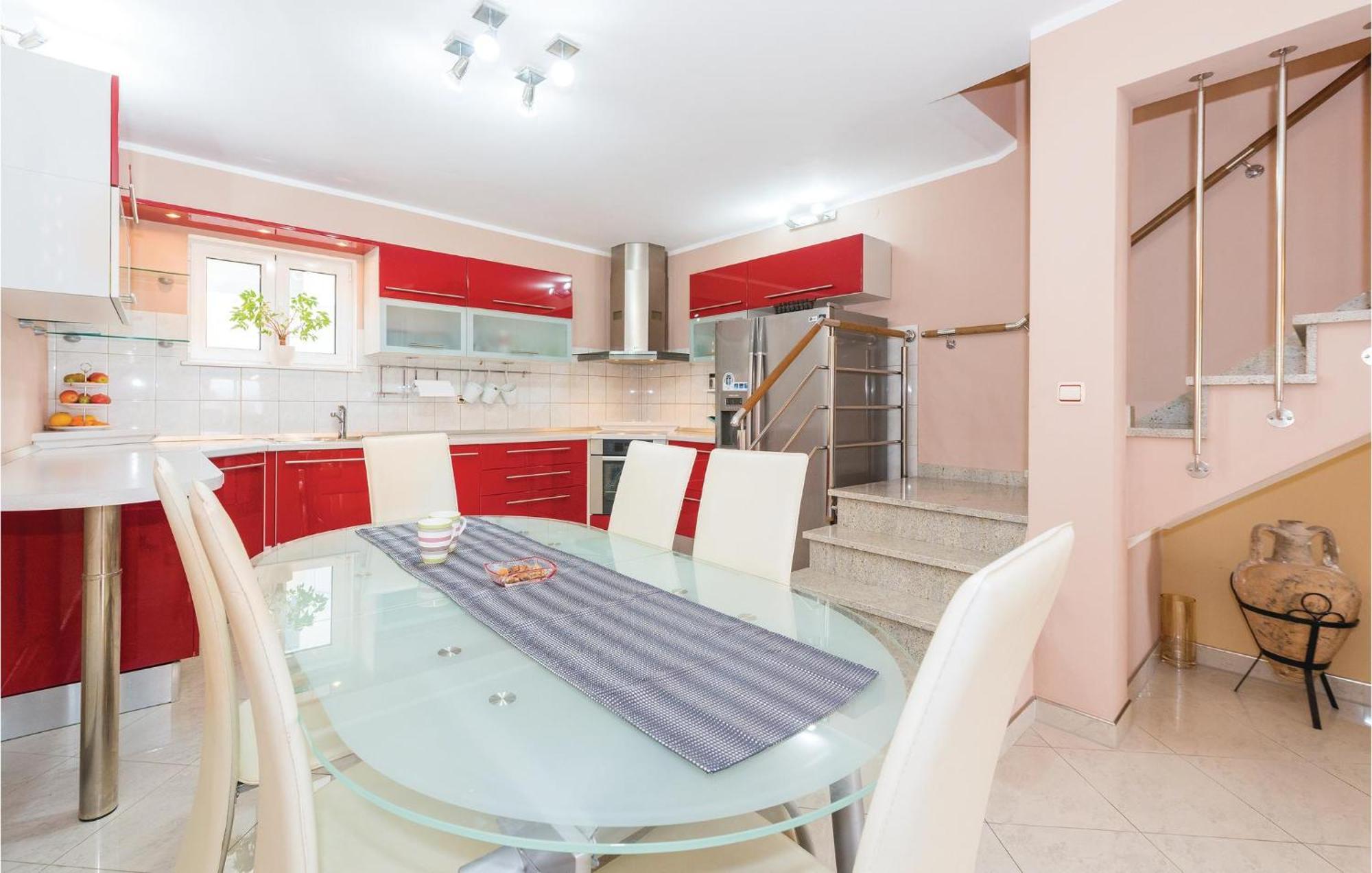 Three-Bedroom Holiday Home in Šibenik Buitenkant foto