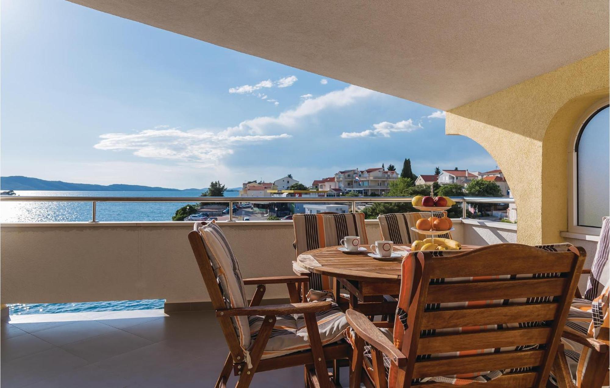 Three-Bedroom Holiday Home in Šibenik Buitenkant foto