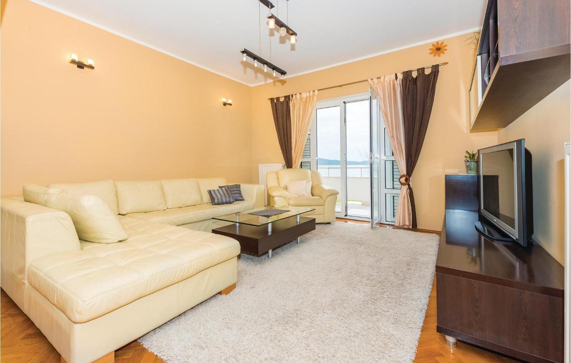Three-Bedroom Holiday Home in Šibenik Buitenkant foto