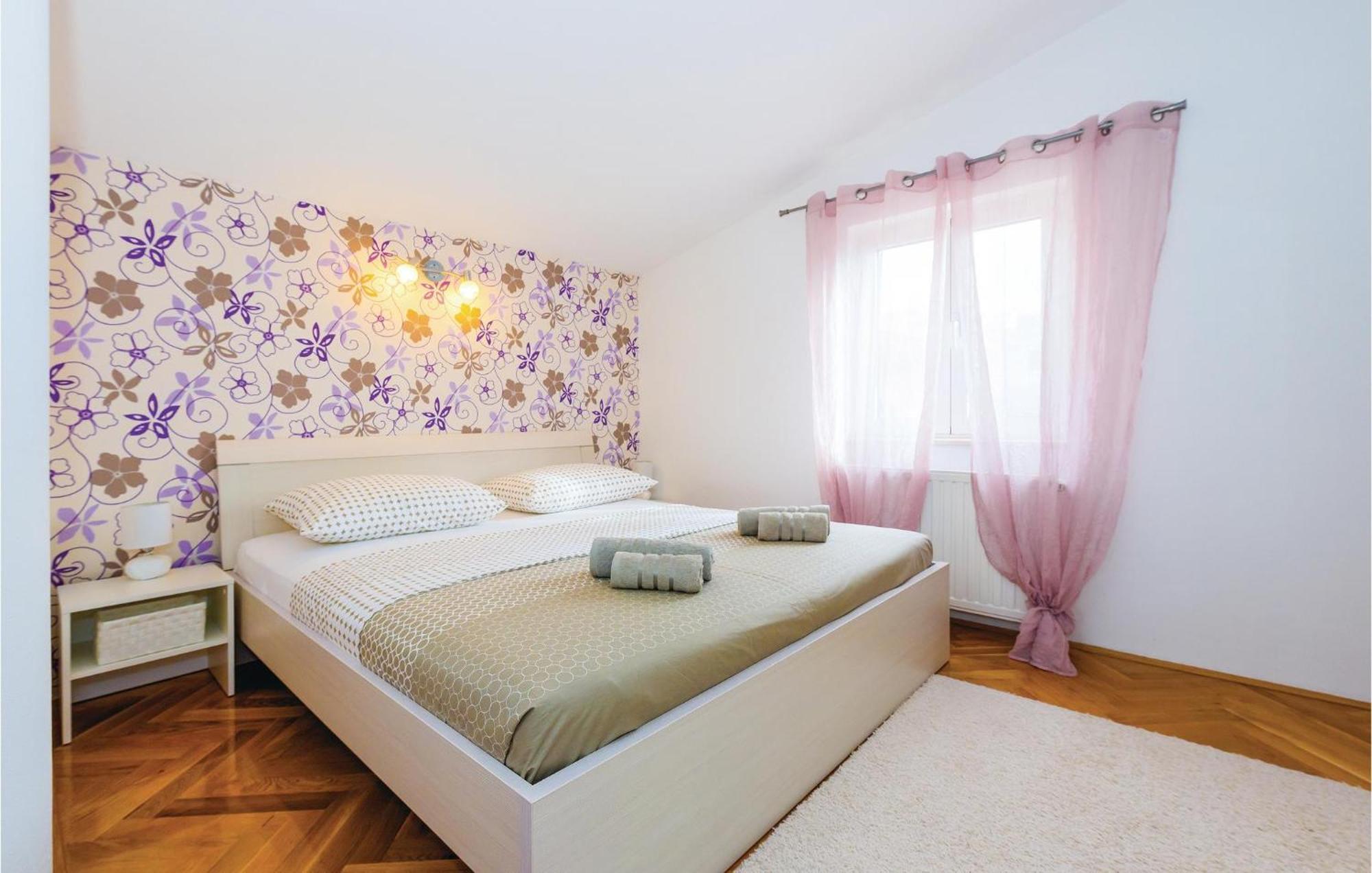 Three-Bedroom Holiday Home in Šibenik Buitenkant foto