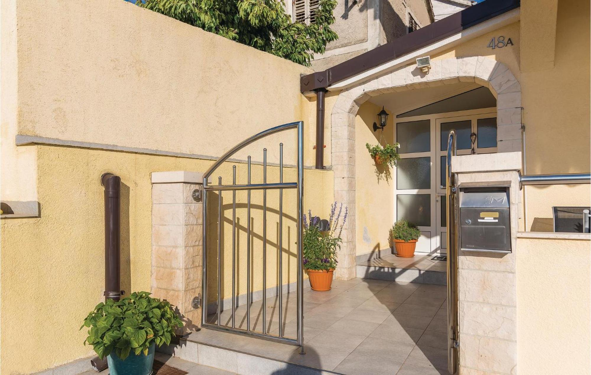 Three-Bedroom Holiday Home in Šibenik Buitenkant foto