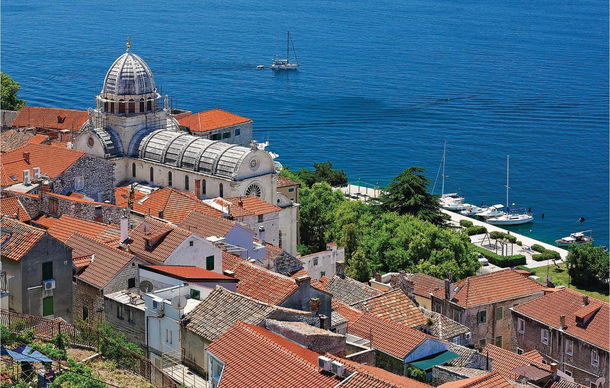 Three-Bedroom Holiday Home in Šibenik Buitenkant foto