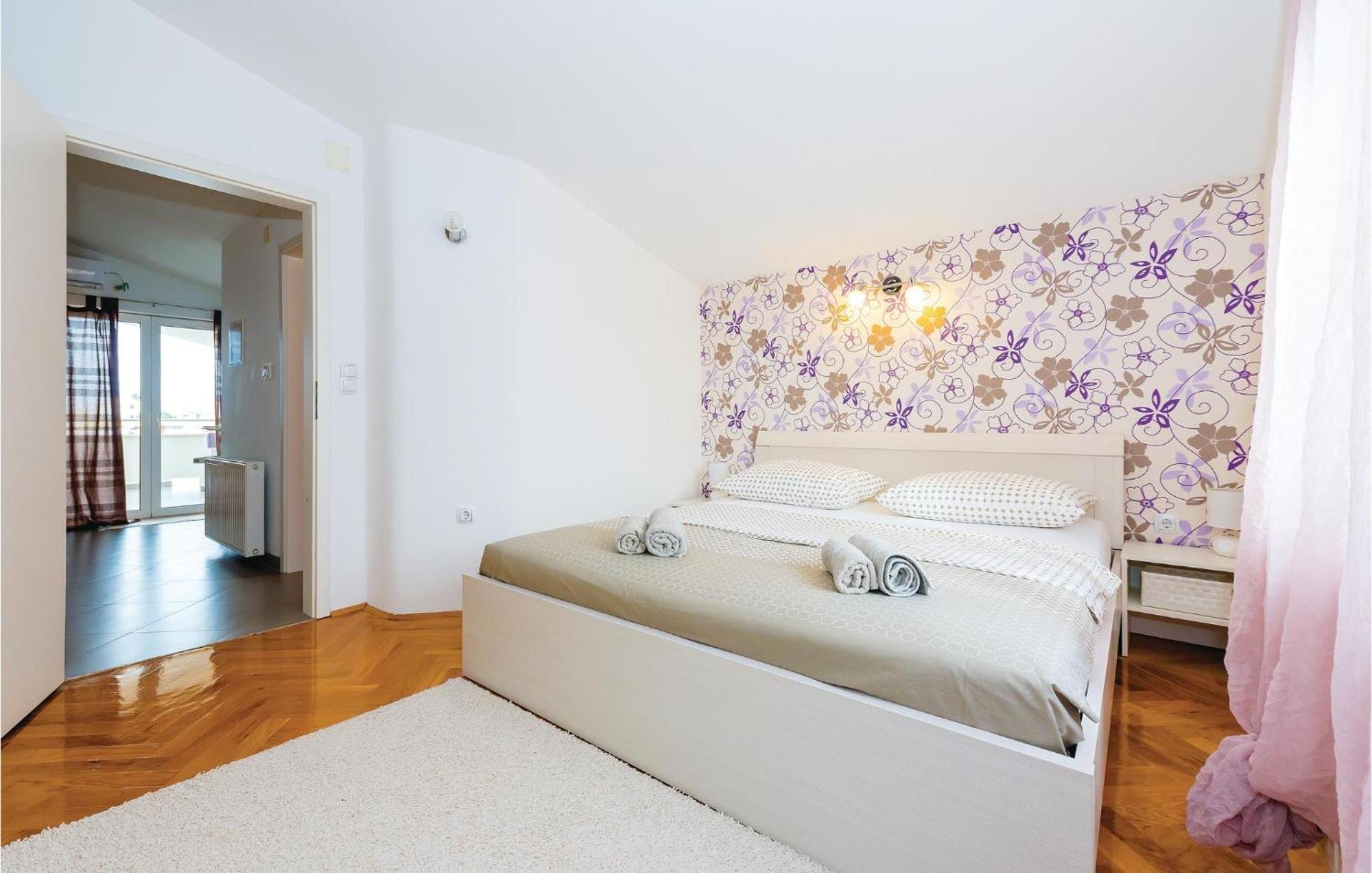 Three-Bedroom Holiday Home in Šibenik Buitenkant foto