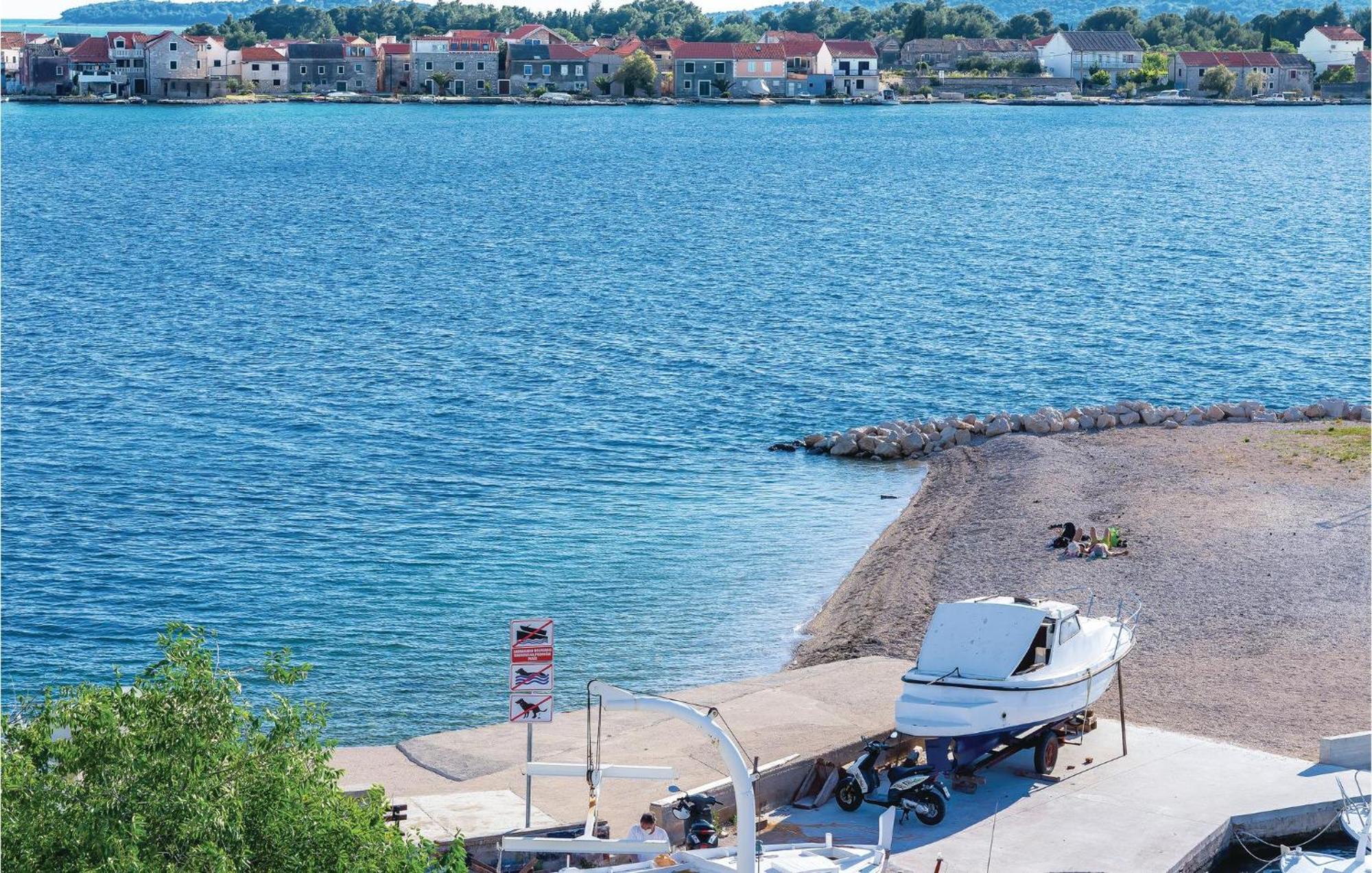 Three-Bedroom Holiday Home in Šibenik Buitenkant foto