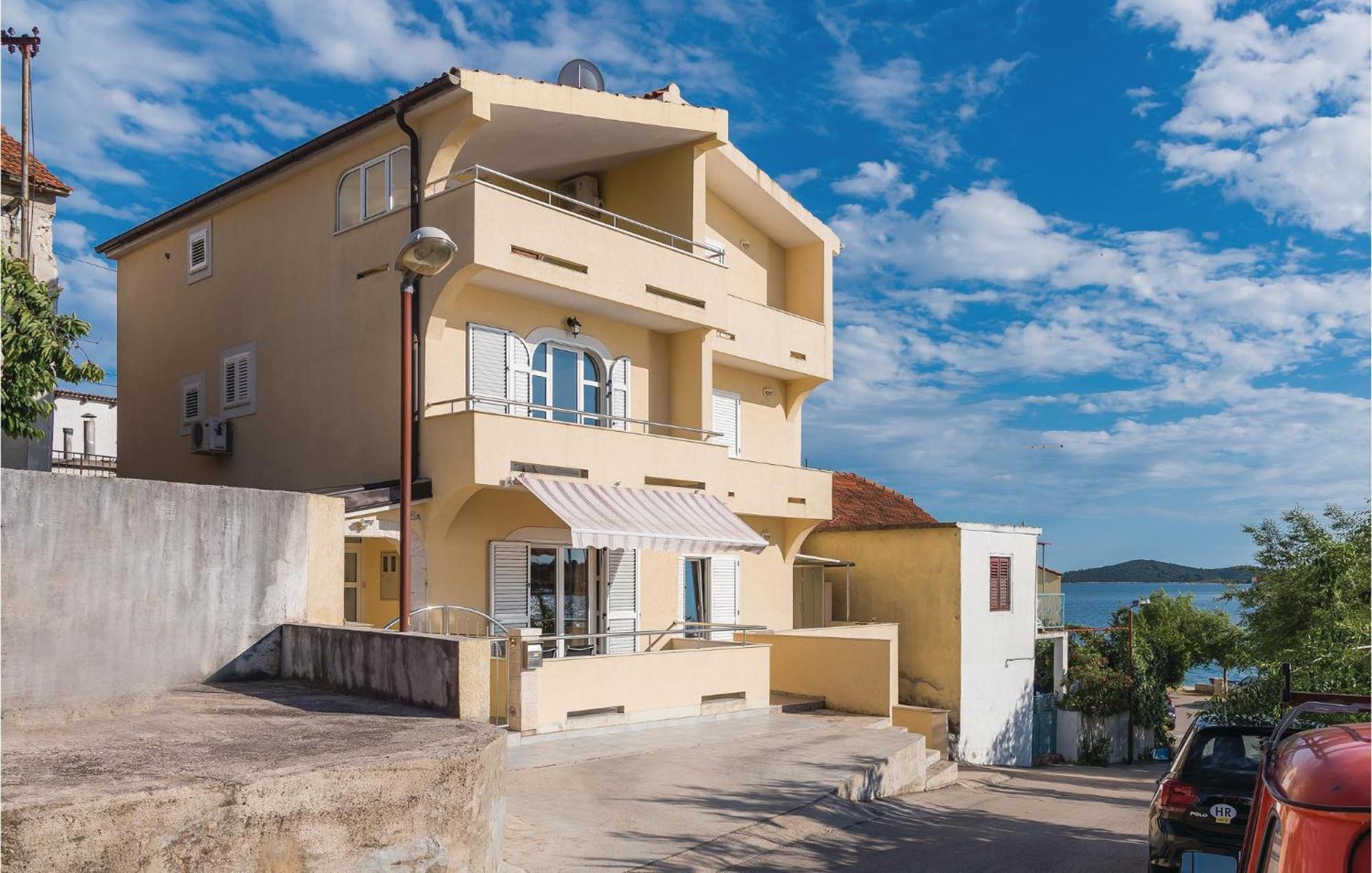 Three-Bedroom Holiday Home in Šibenik Buitenkant foto