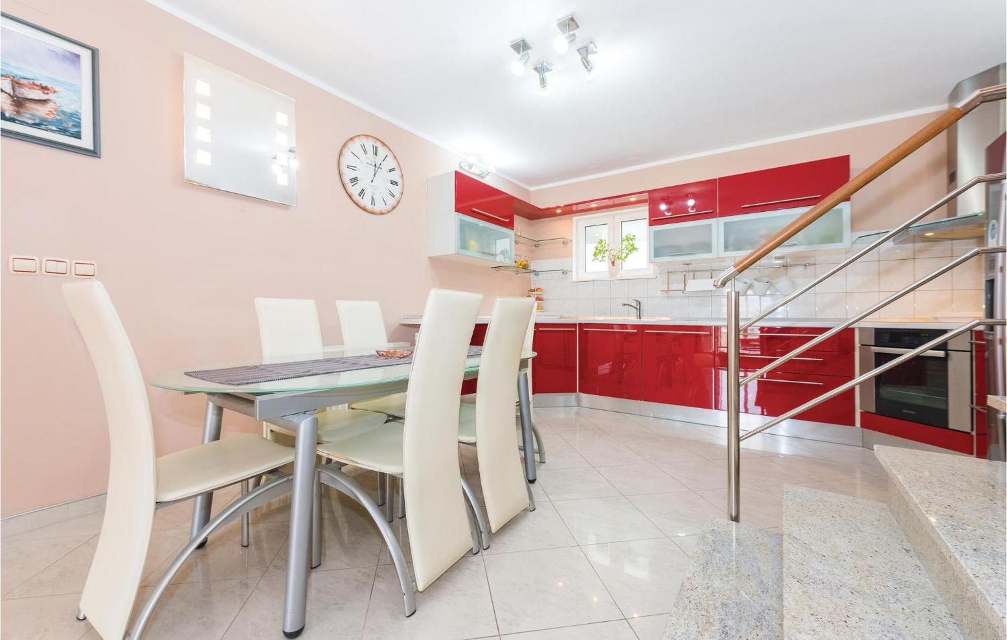 Three-Bedroom Holiday Home in Šibenik Buitenkant foto