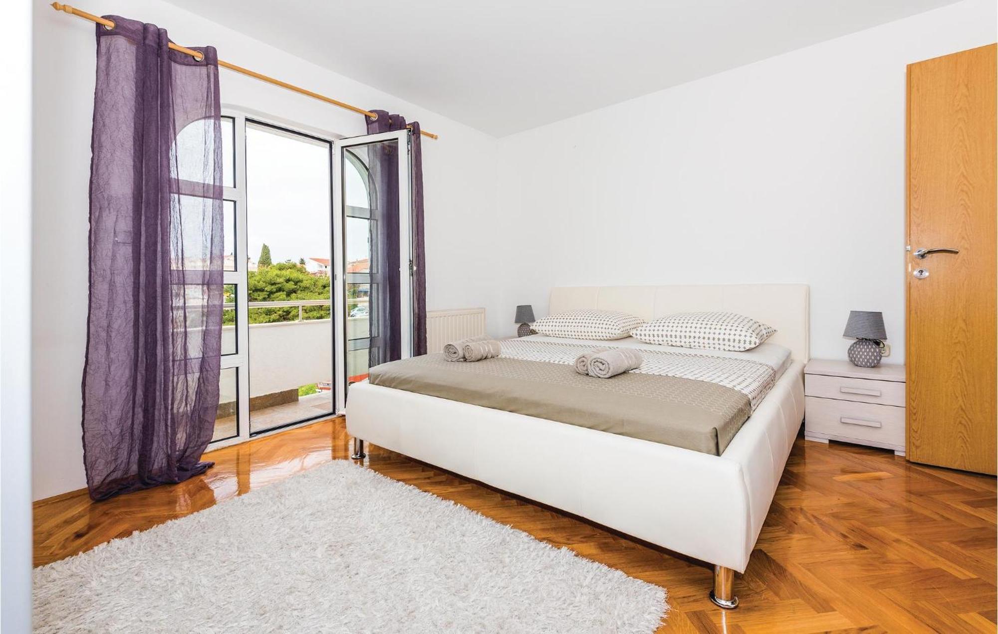 Three-Bedroom Holiday Home in Šibenik Buitenkant foto